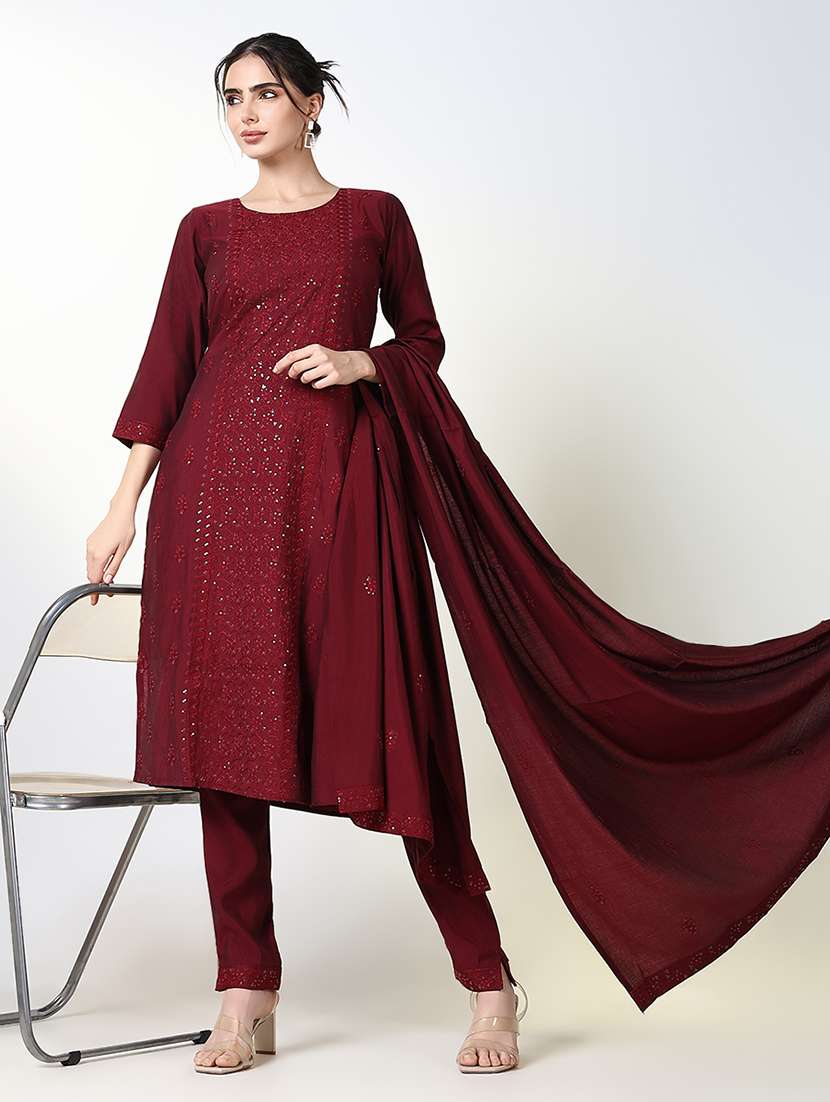 women embroidered kurta pant set with dupatta - 21661655 -  Standard Image - 4