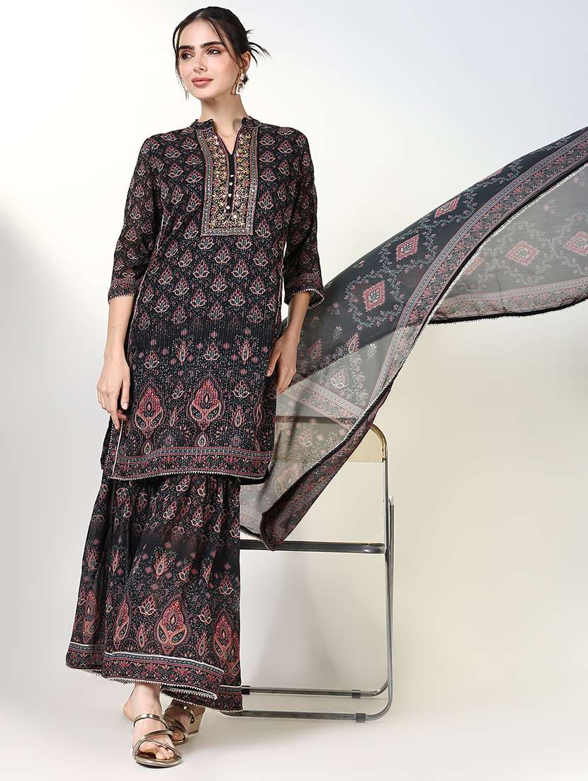 women printed kurta sharara set with dupatta - 21661670 - Standard Image - 4