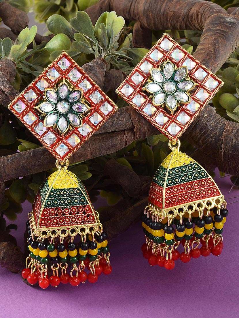 women gold pleated jhumka earring