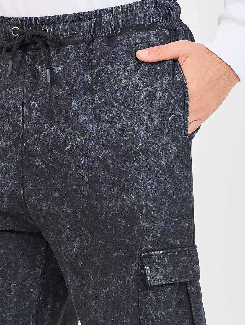 men black printed cargos - 21666313 - Standard Image - 4