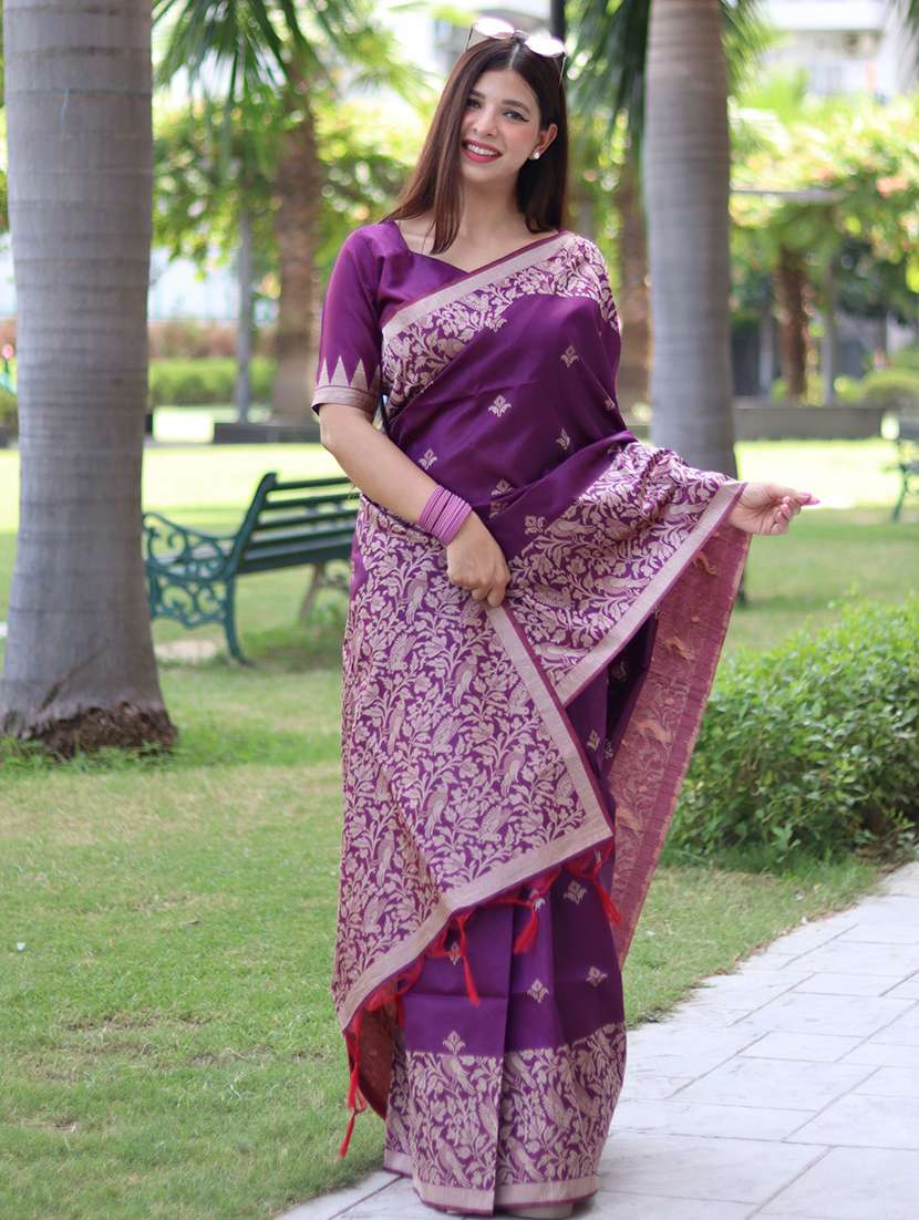 women self design handloom saree with blouse - 21667379 -  Standard Image - 1