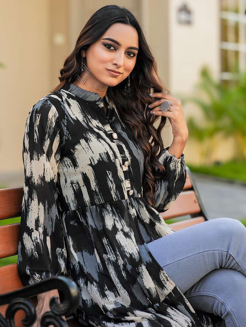 women black printed mandarin neck front slit kurta - 21668002 - Standard Image - 4
