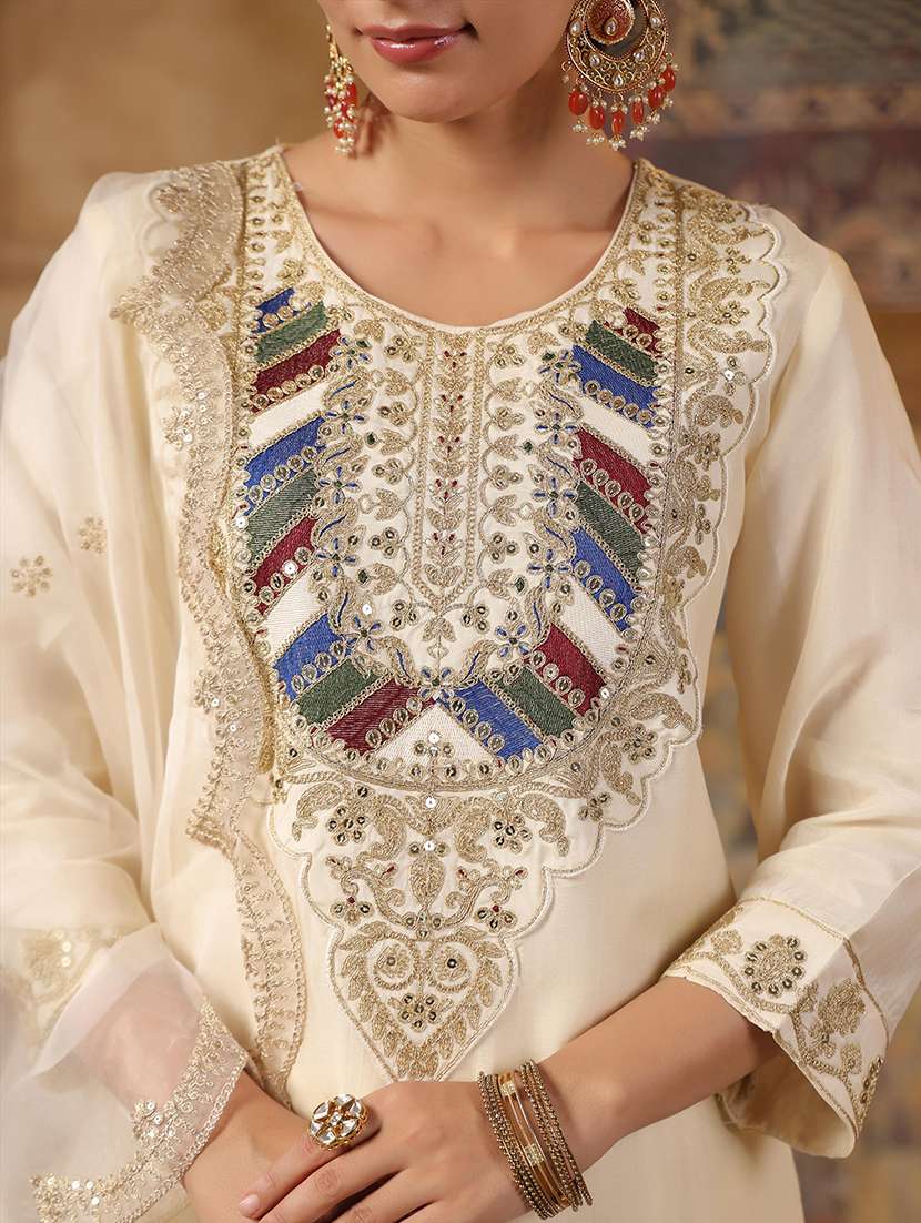 women zari work kurta pant set with dupatta - 21668131 - Standard Image - 4