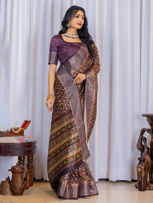 women printed bordered saree with blouse - 21668555 - Standard Image - 0