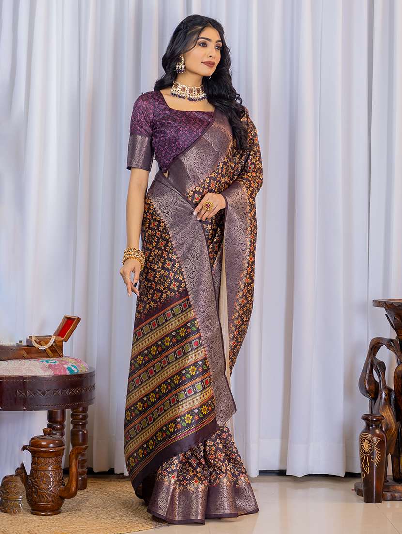 women printed bordered saree with blouse - 21668555 - Zoom Image - 0