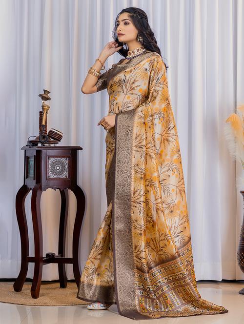 women printed bordered saree with blouse - 21668558 -  Standard Image - 0