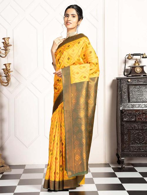 women self design pochampalli saree with blouse - 21669972 - Standard Image - 0