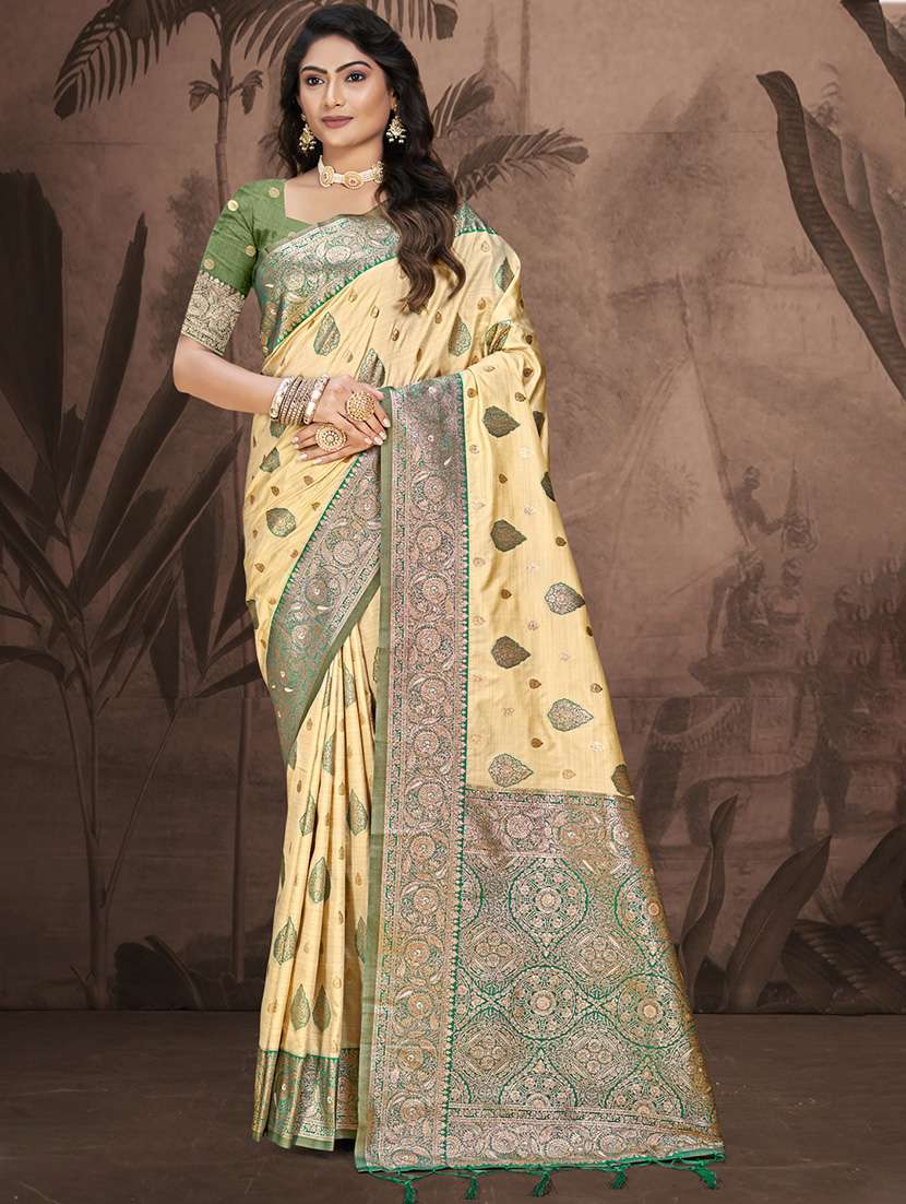 women self design bordered saree with blouse