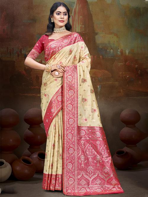 women self design bordered saree with blouse - 21671134 - Standard Image - 0