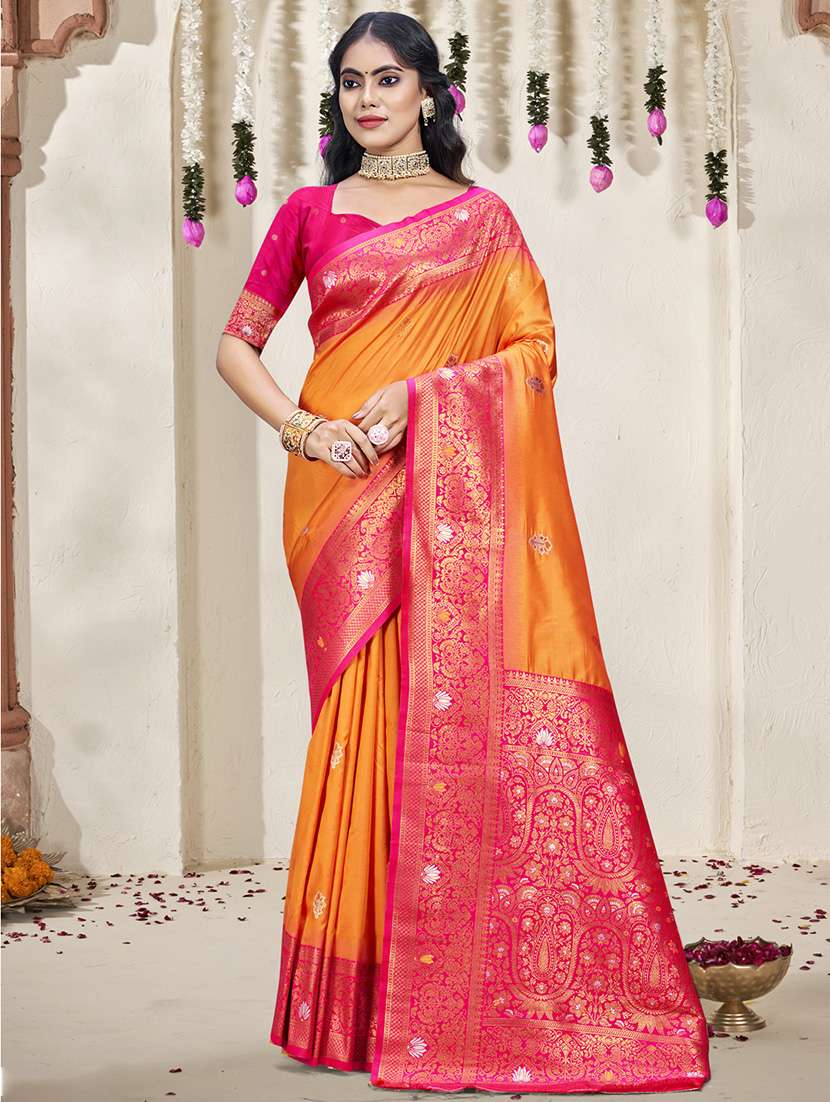 women self design bordered saree with blouse