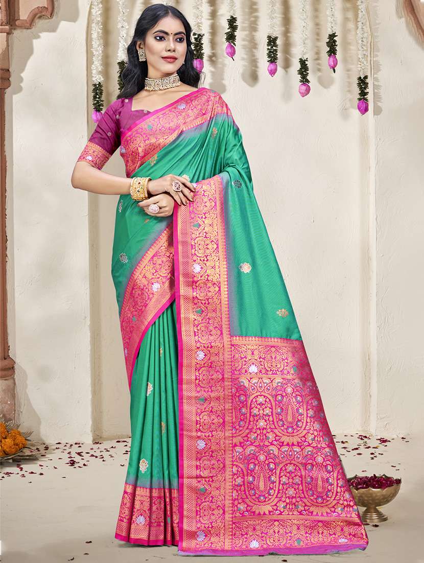 women self design bordered saree with blouse