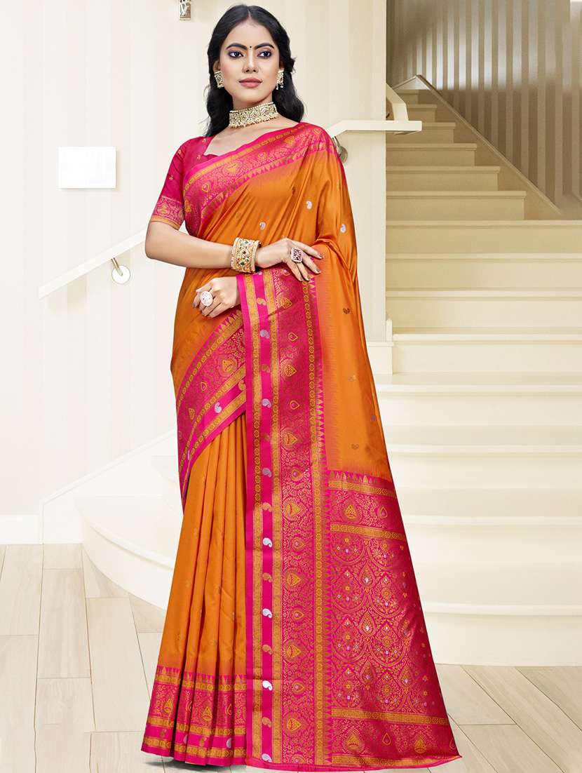 women self design bordered saree with blouse
