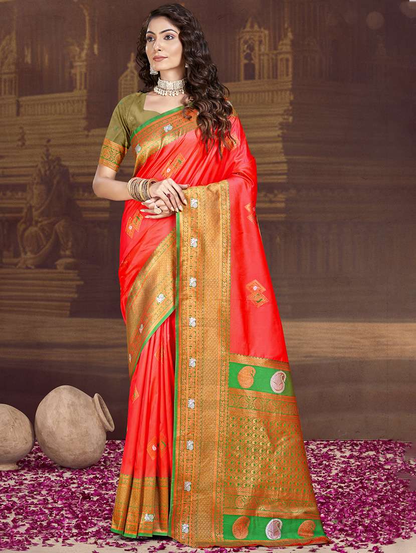 women self design bordered saree with blouse