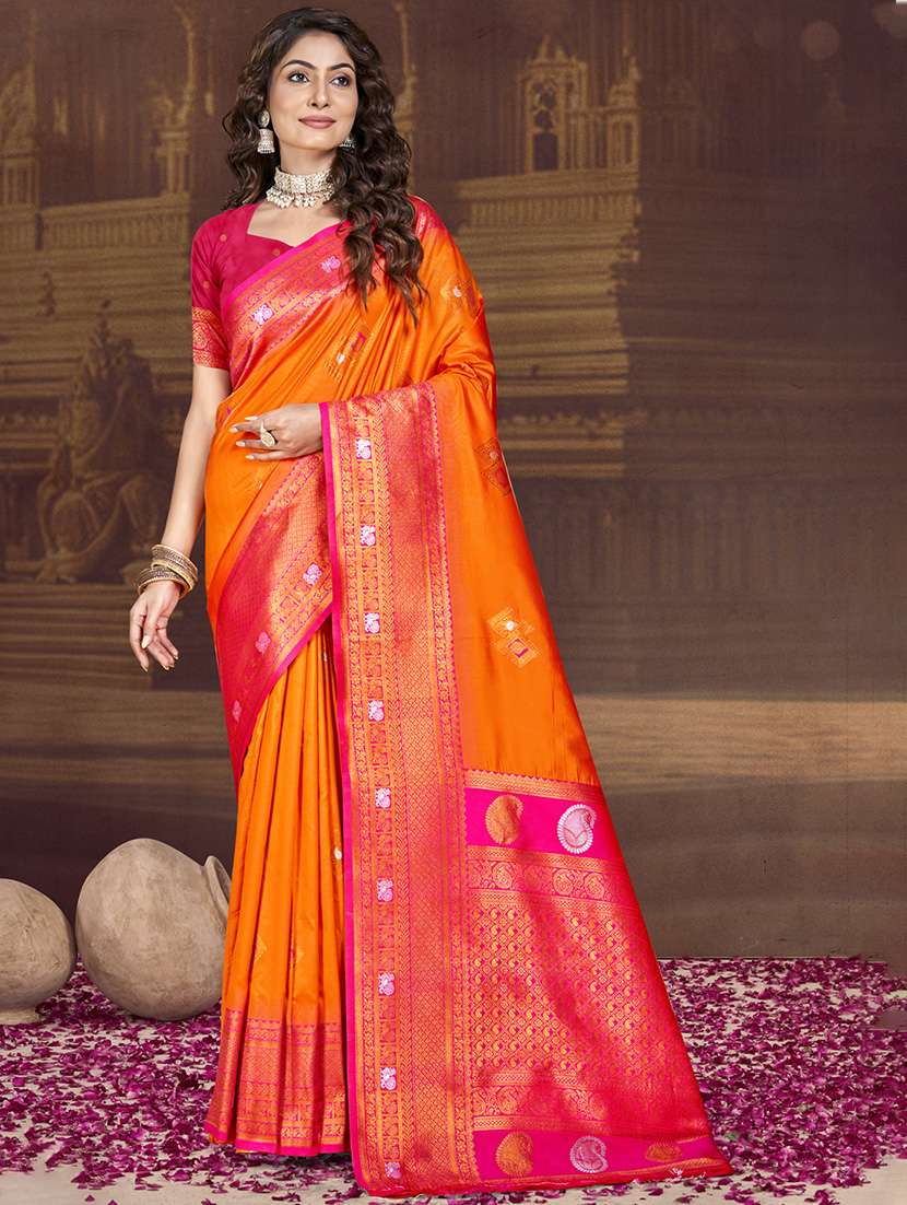 women self design bordered saree with blouse