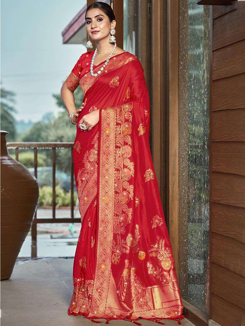 women self design banarasi saree with blouse