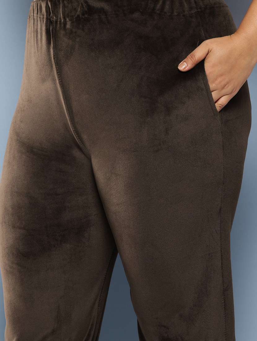 women plus size round neck kurta pant set with dupatta - 21673053 -  Standard Image - 4