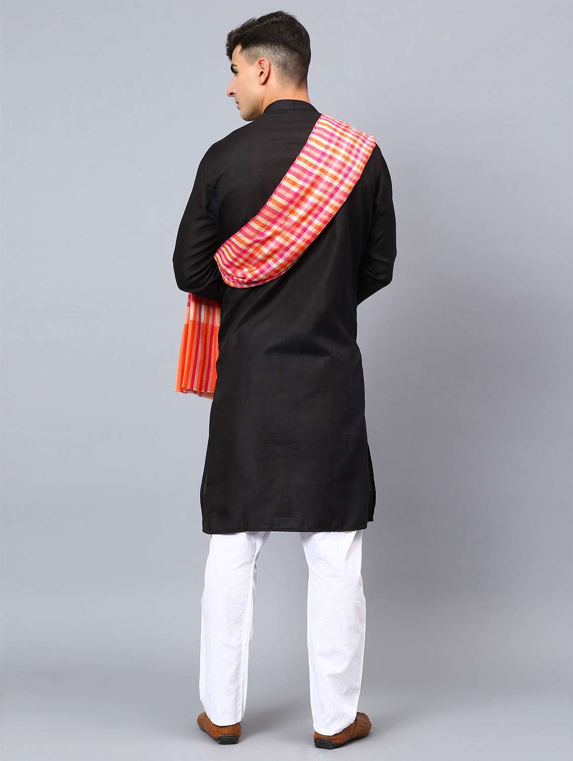 men elegant checkered shawl - 21673204 -  Standard Image - 4