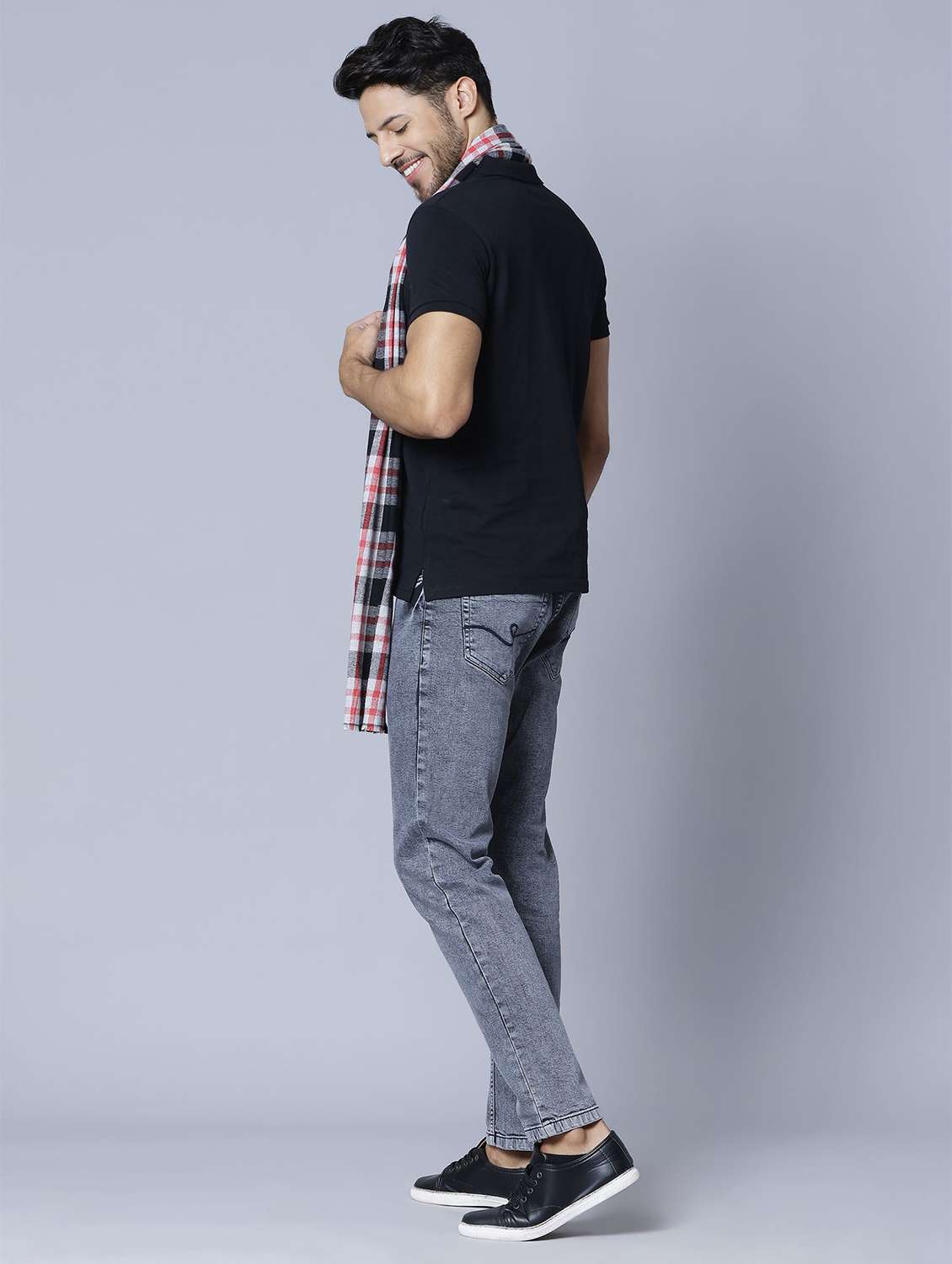 men elegant checkered shawl - 21673219 -  Standard Image - 4