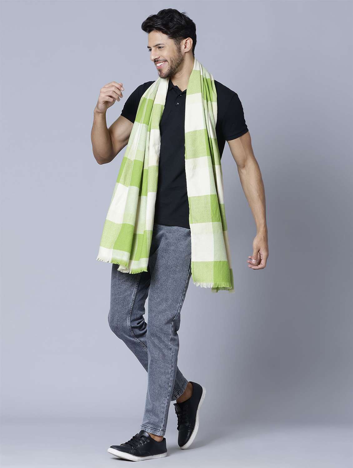 men elegant checkered shawl - 21673226 -  Standard Image - 1