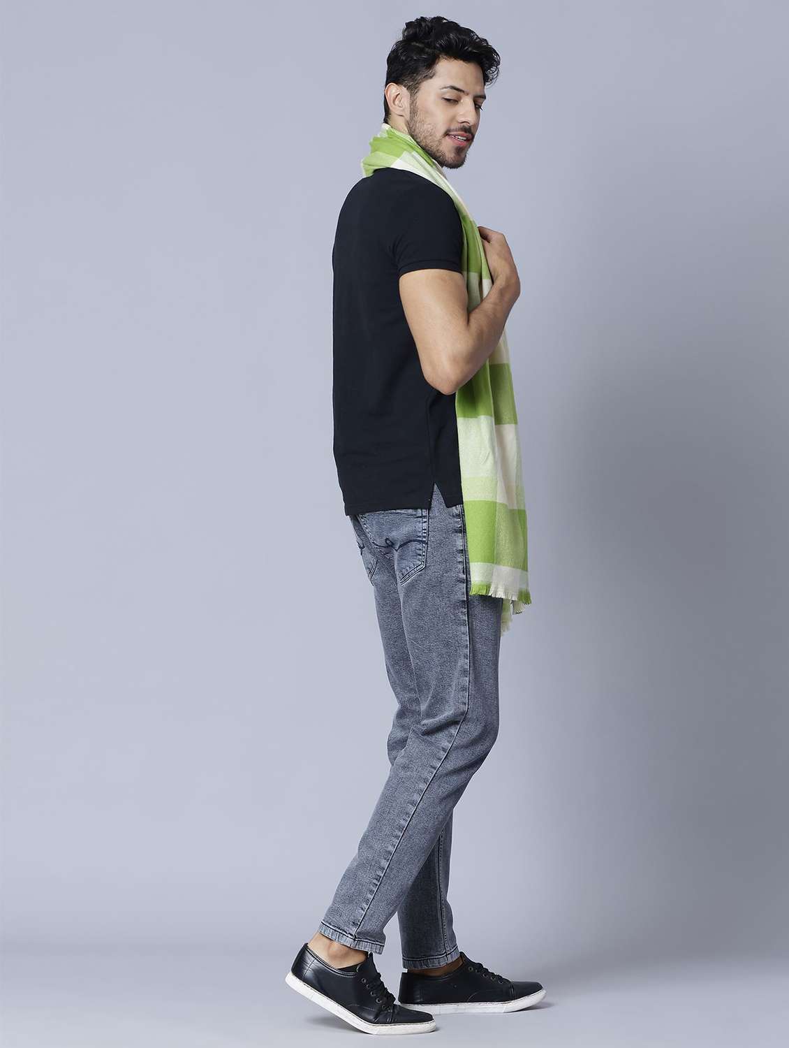 men elegant checkered shawl - 21673226 -  Standard Image - 4