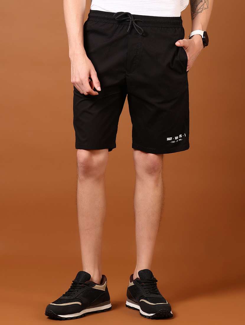 men solid mid rise shorts