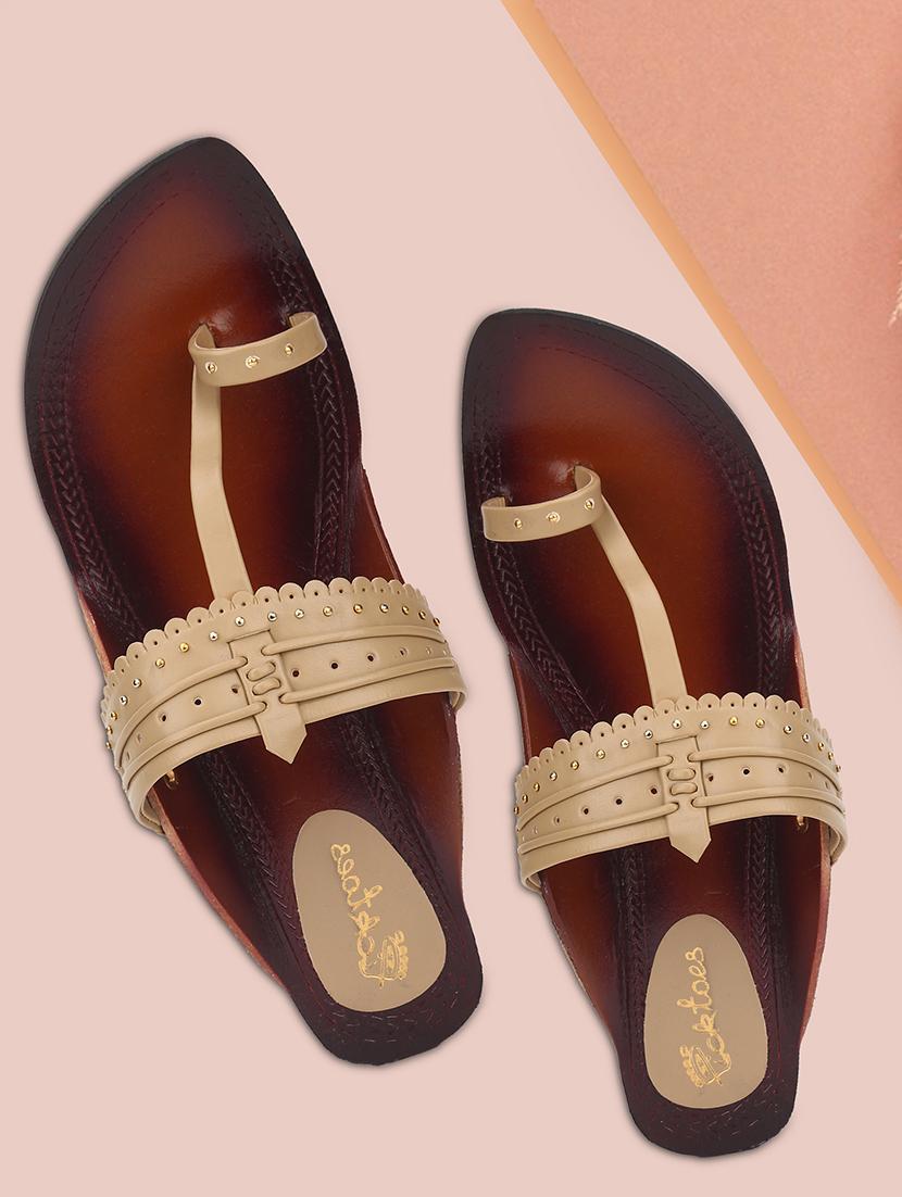 women one toe cut work kolhapuri - 21676651 - Zoom Image - 0