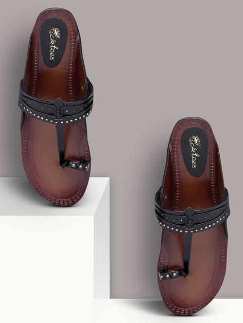women one toe cut work kolhapuri - 21676674 -  Standard Image - 0