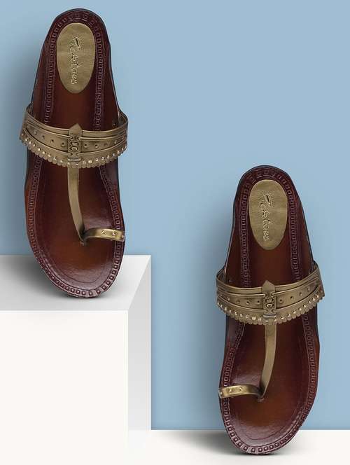 women embellished one toe kolhapuri