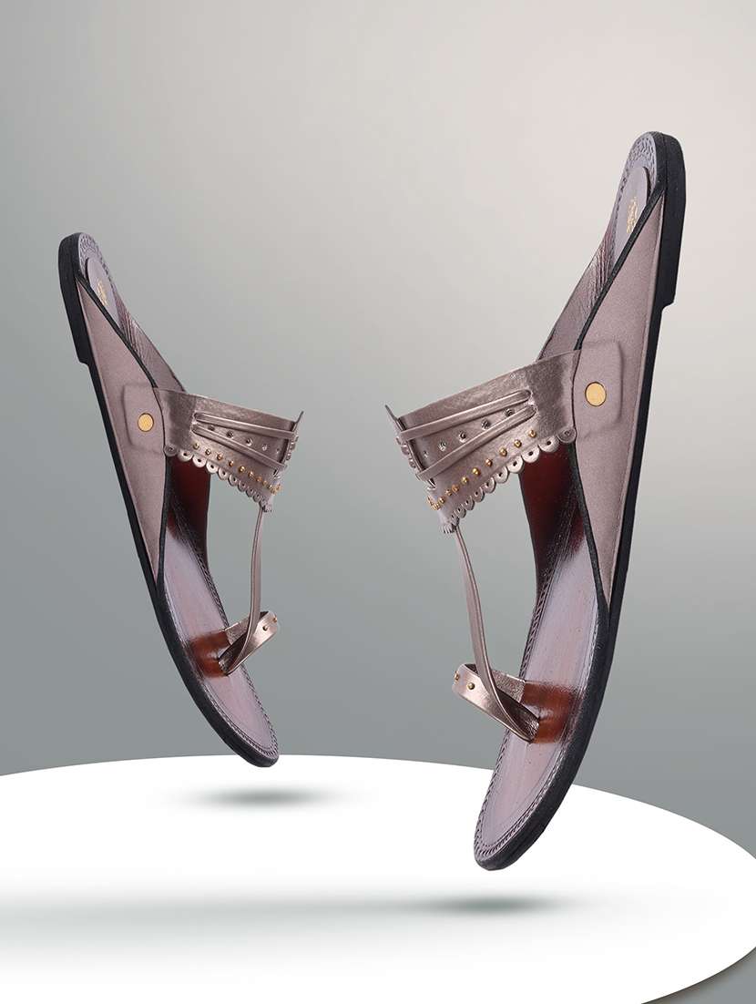 Women Embellished One Toe Kolhapuri