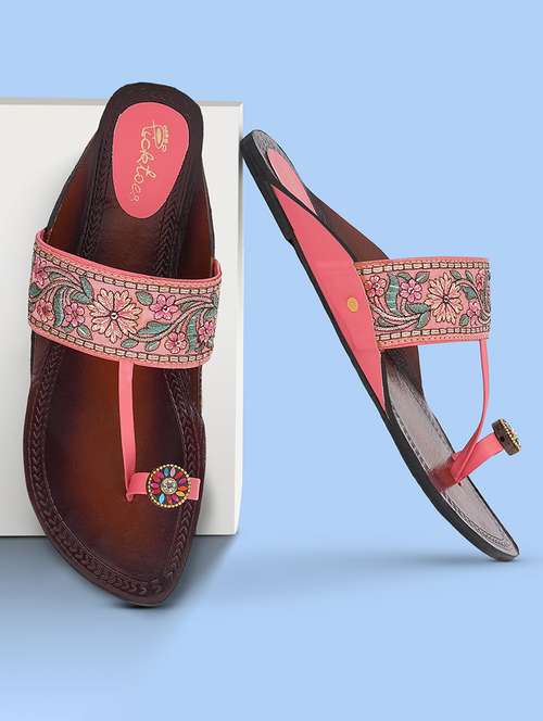 women embroidered one toe kolhapuri - 21676721 -  Standard Image - 0