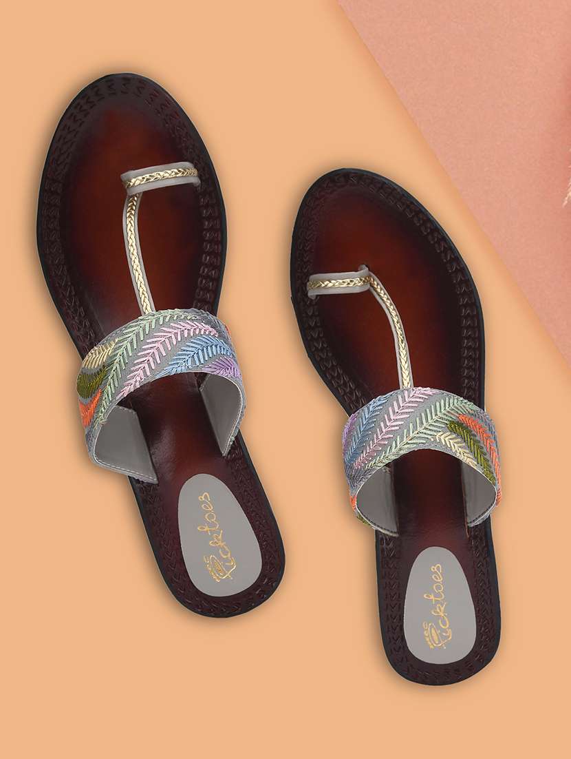 women embroidered one toe sandal - 21676729 - Zoom Image - 0