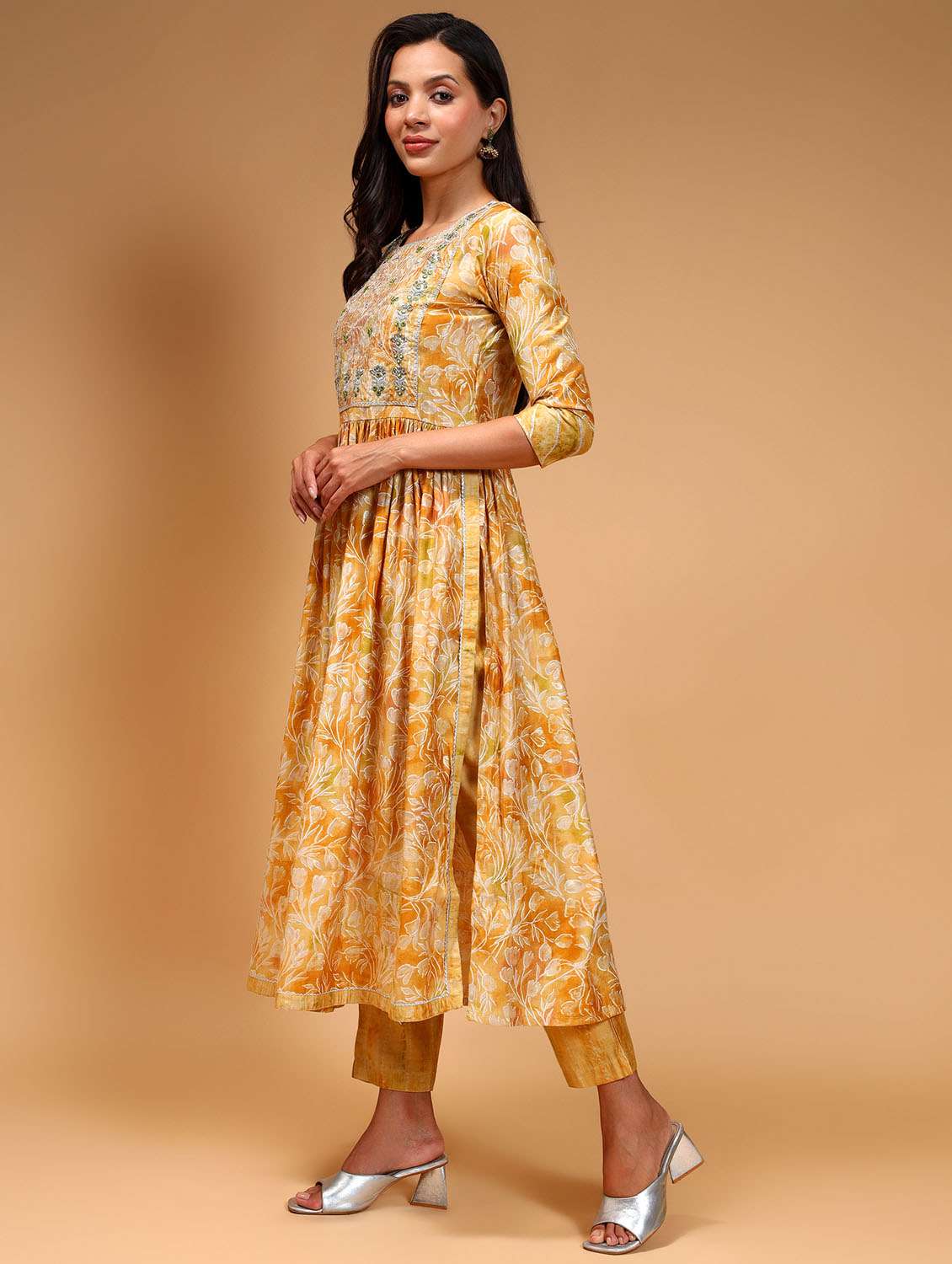 women three quarter sleeve kurta pant with dupatta set - 21678193 - Standard Image - 1
