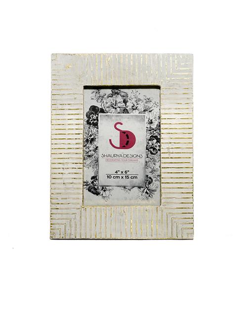table mounted wood photo frame - 21678506 - Standard Image - 0