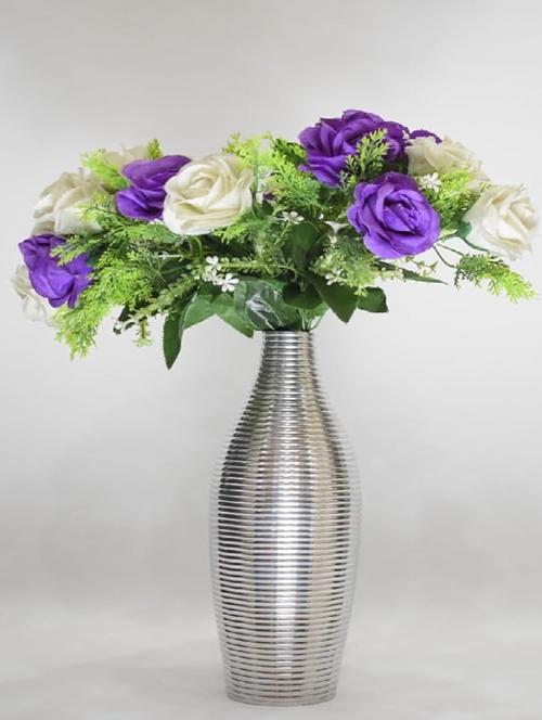 aluminium vase flower pot for corners - 21678548 -  Standard Image - 0