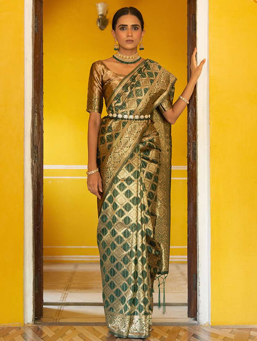 women self design kanjivaram saree with blouse