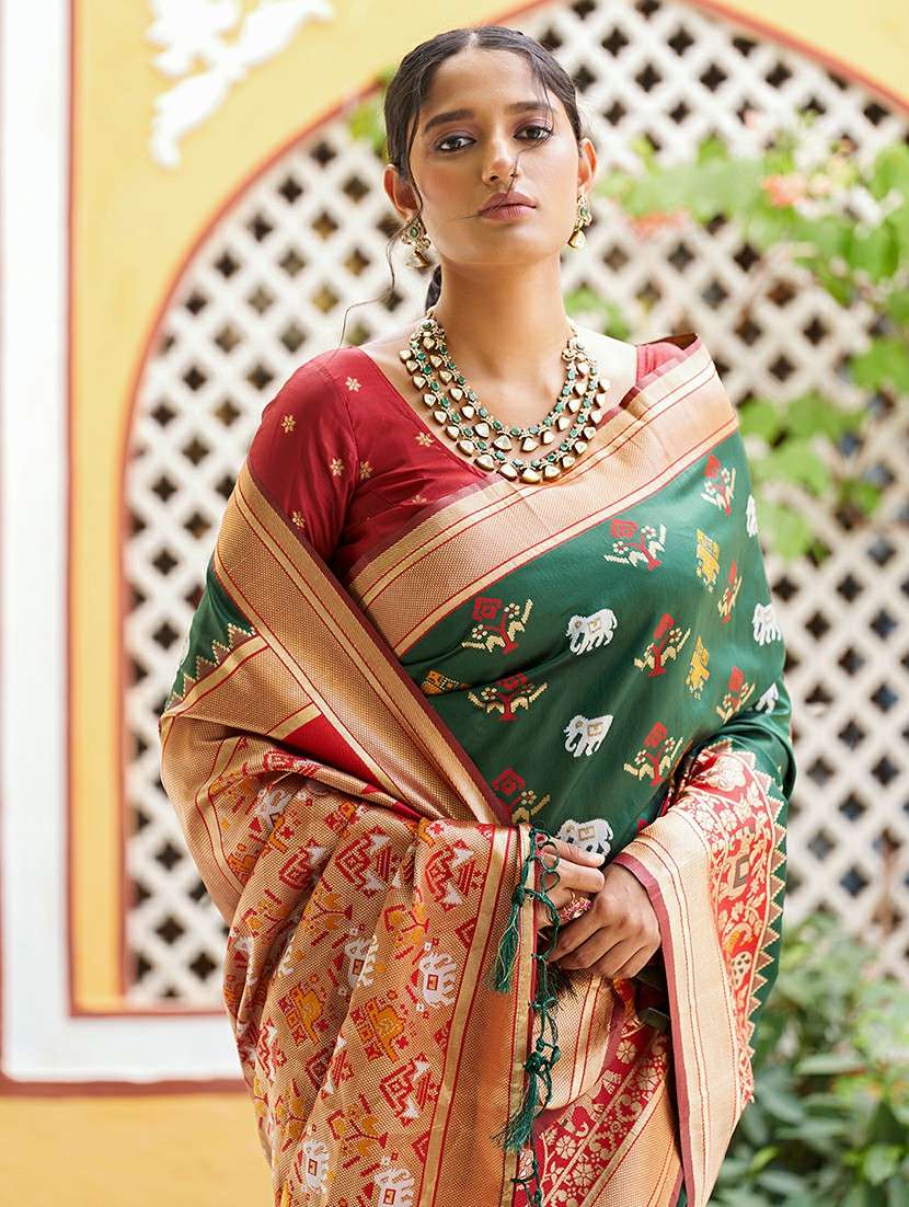 women self design patola saree with blouse - 21678717 - Standard Image - 4