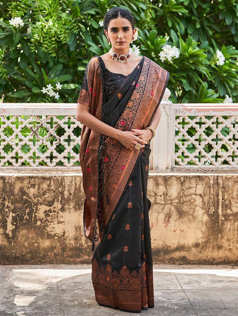 women self design banarasi saree with blouse