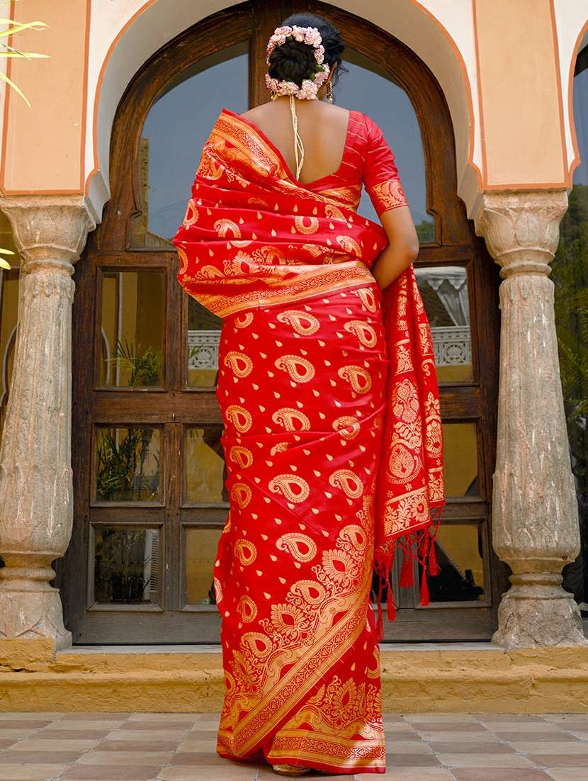 women self design banarasi saree with blouse - 21678731 -  Standard Image - 1