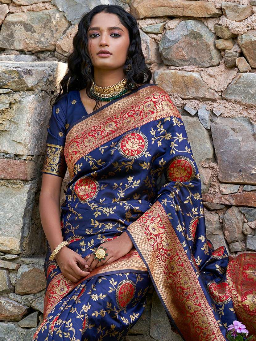 women self design banarasi saree with blouse - 21678734 - Standard Image - 4