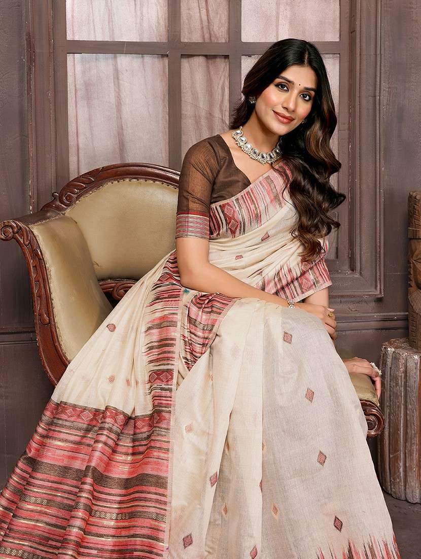 women self design handloom saree with blouse - 21678768 - Standard Image - 4