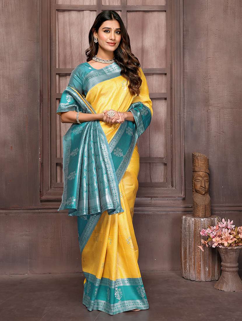 women self design bordered saree with blouse