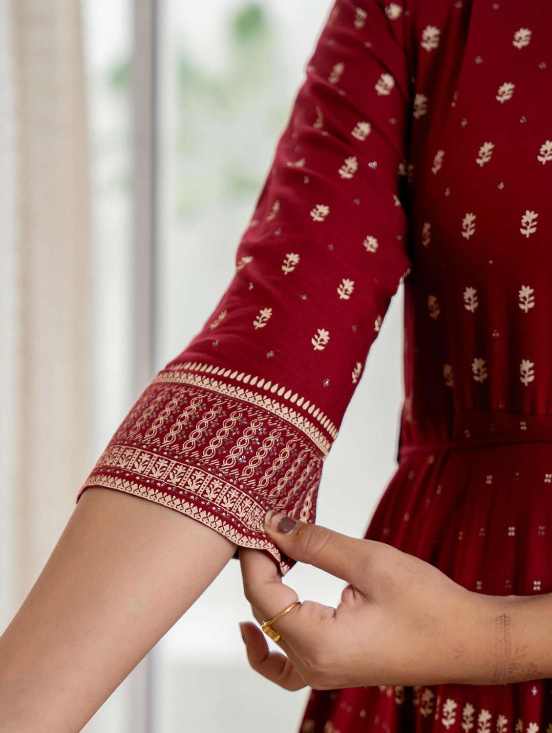 women maroon printed round neck flared dress - 21679174 -  Standard Image - 4