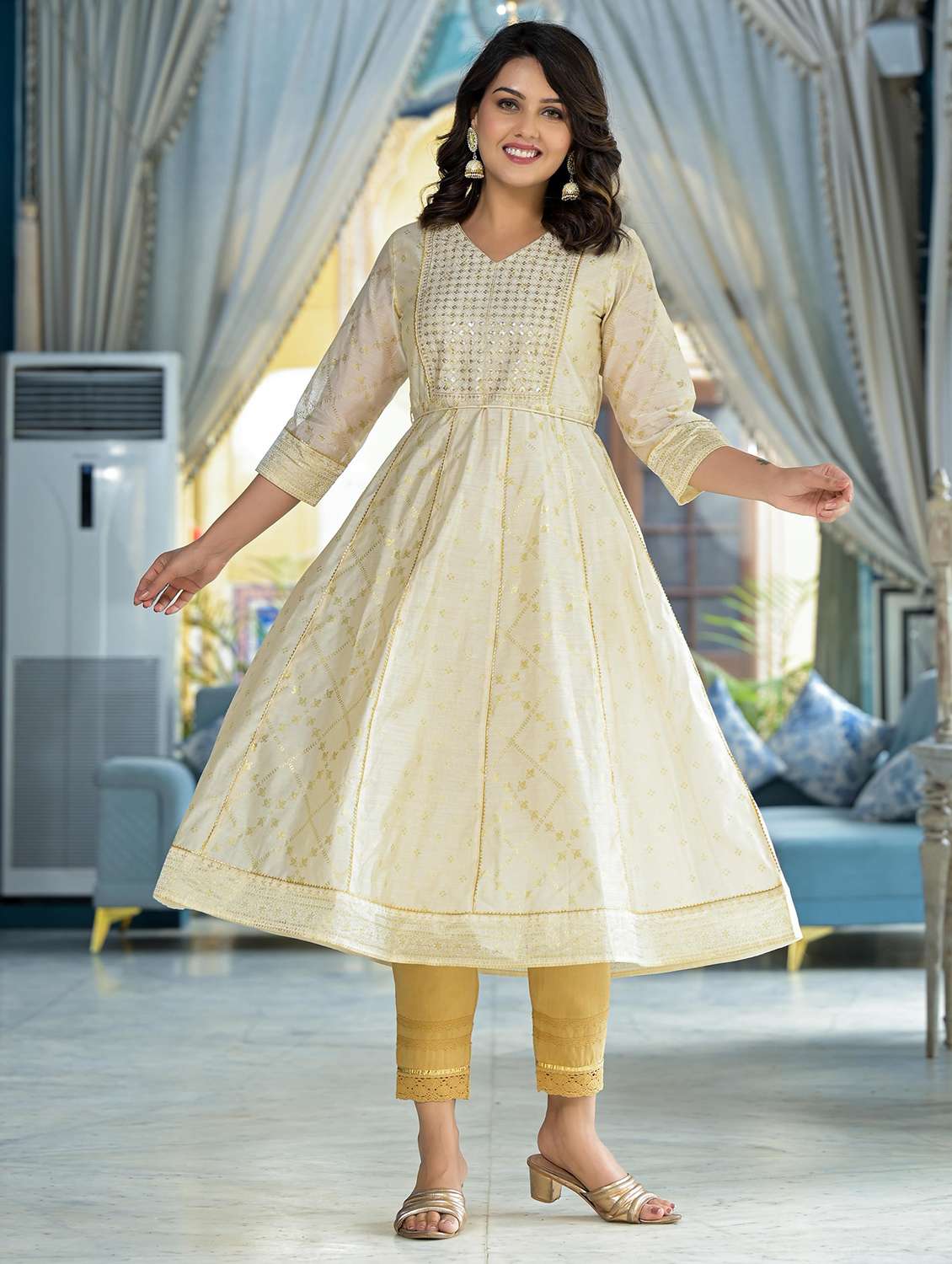 women off-white self design anarkali kurta - 21679198 -  Standard Image - 4