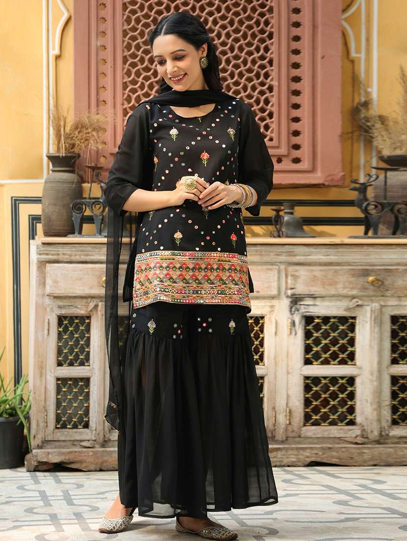 women embellished kurta sharara set with dupatta
