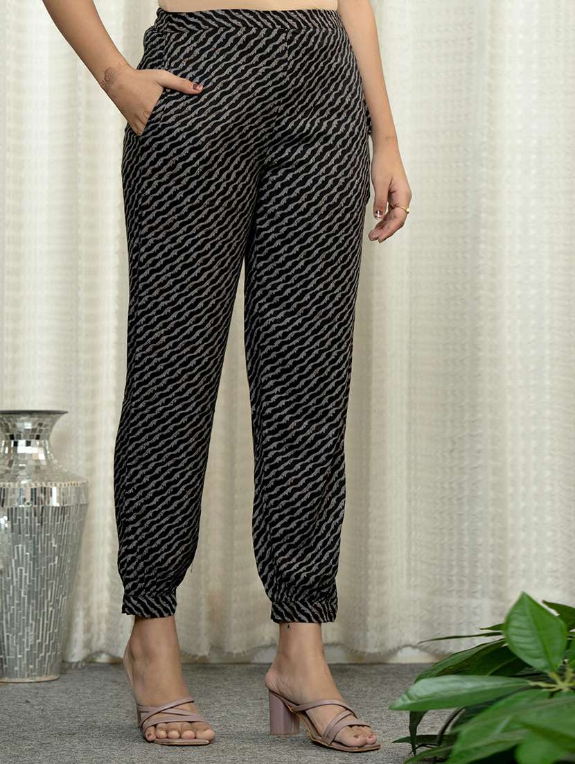 women black floral notch neck kurta salwar set - 21679284 -  Standard Image - 4