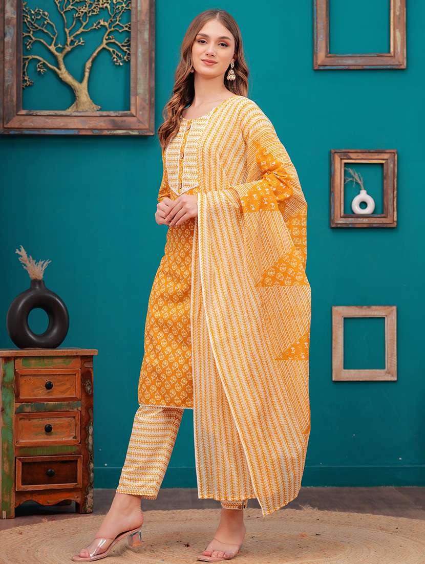 women three quarter sleeve kurta pant with dupatta set - 21680367 - Standard Image - 1