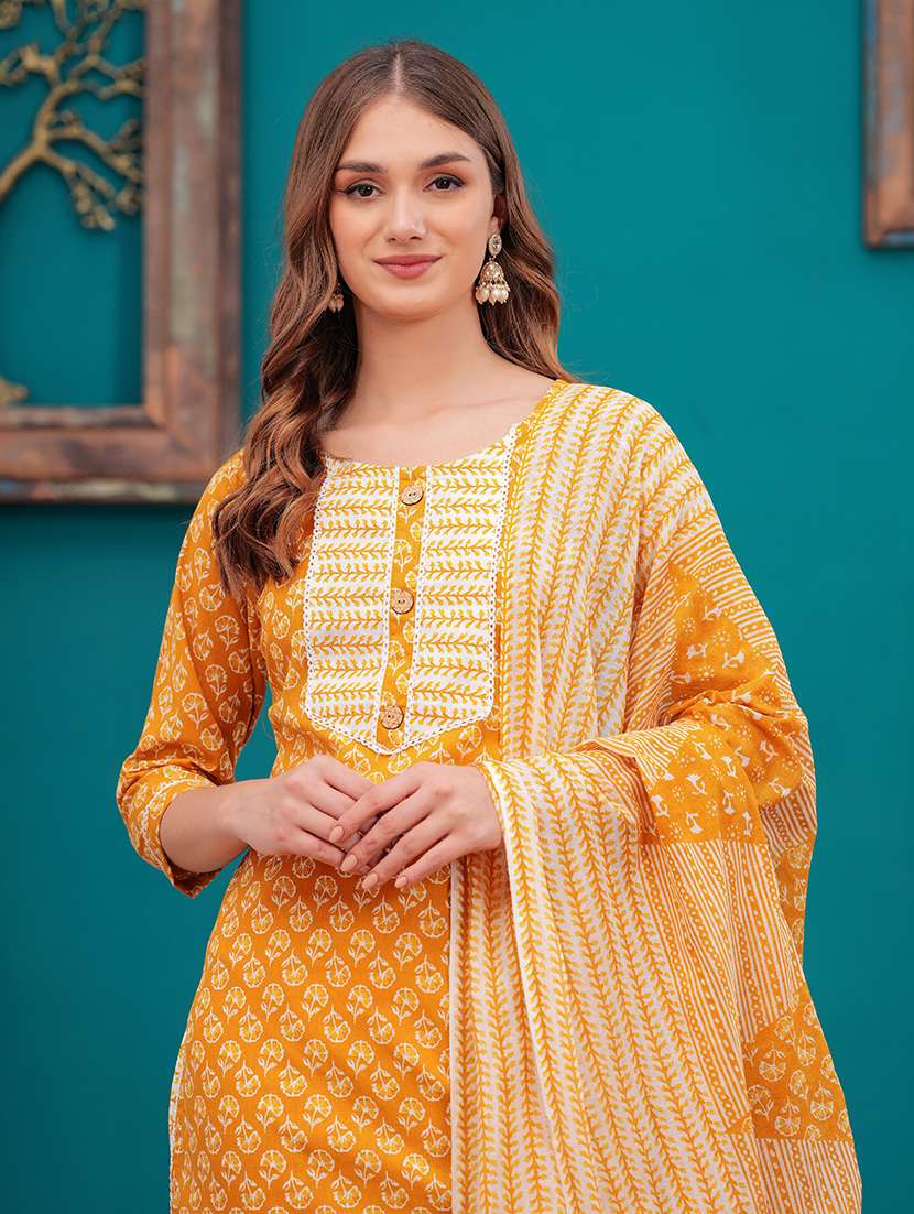 women three quarter sleeve kurta pant with dupatta set - 21680367 - Standard Image - 4