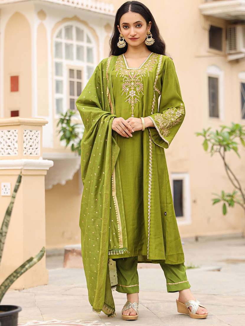 women embroidered kurta pant set with duaptta