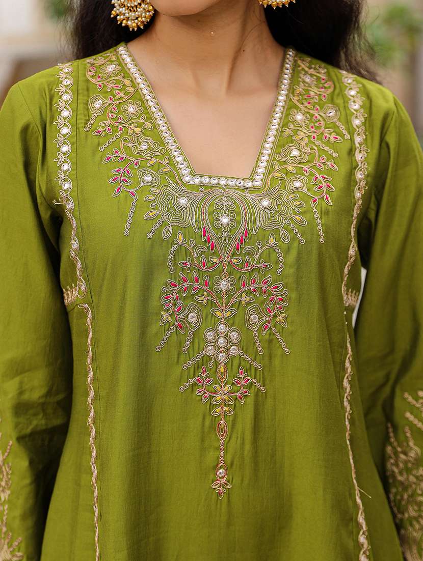 women embroidered kurta pant set with duaptta - 21680490 -  Standard Image - 4