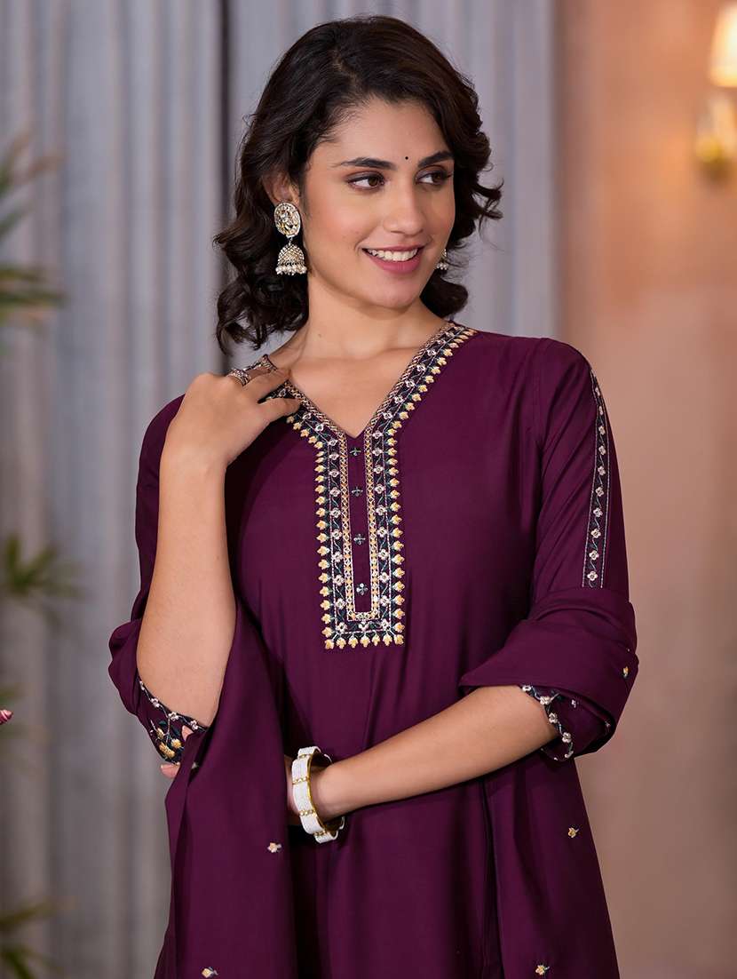 women embroidered kurta pant set with duaptta - 21680512 -  Standard Image - 4